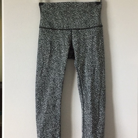 Lululemon Wunder Under High Rise Cropped Leggings - Picture 2 of 7